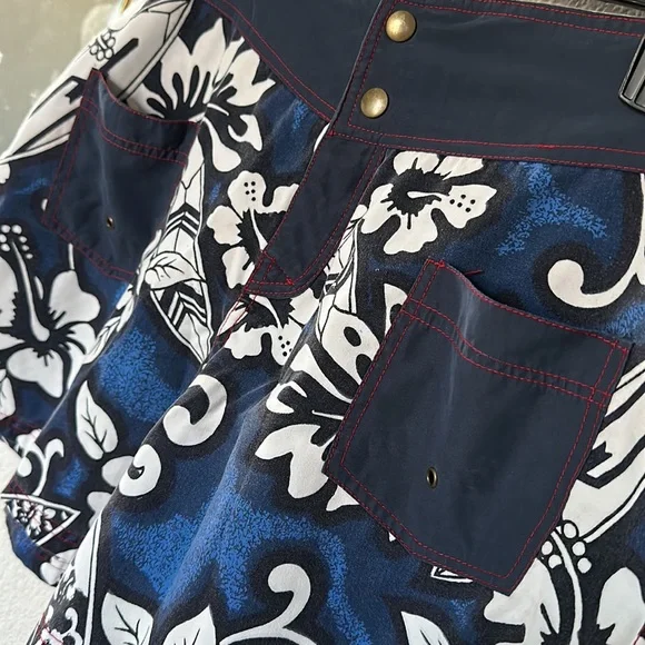 Womens Board Shorts. Size 2XL. FITS LIKE A LARGE OR FITTED XL (small waisted)!! - Picture 4 of 5